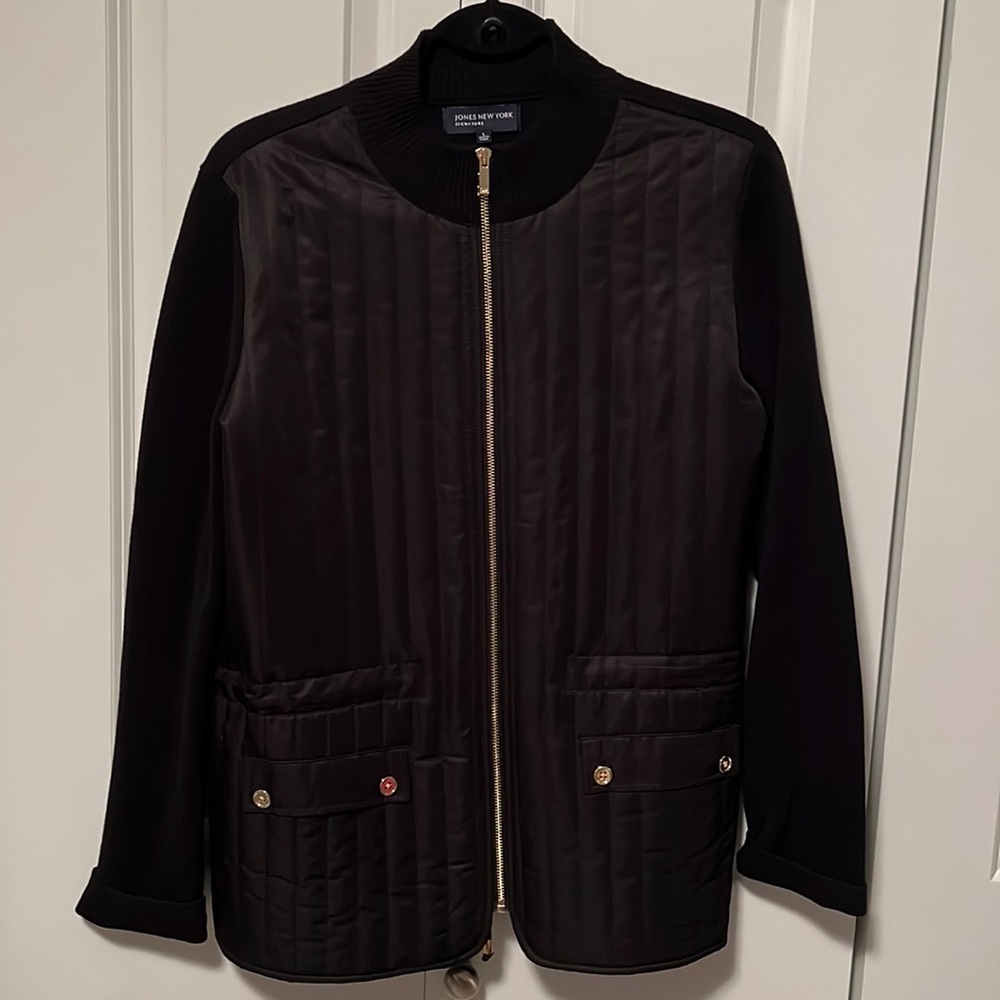 JONES NEW YORK Jacket. Has draw string waist to cinch. Gold details. Size Large.